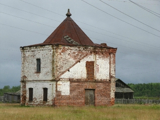 3. Западная башня ограды.