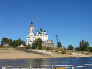  церковь. Вид  реки.