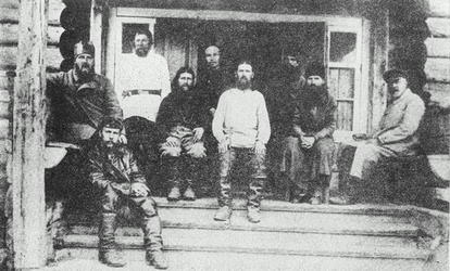 Сщмч. Иларион - крайний слева. Соловки.