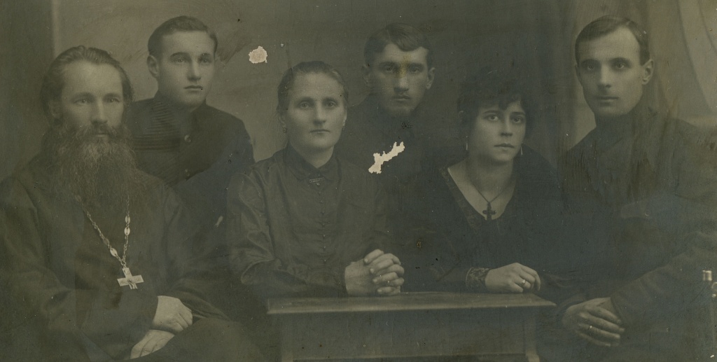 Семейный снимок Владыки.jpg